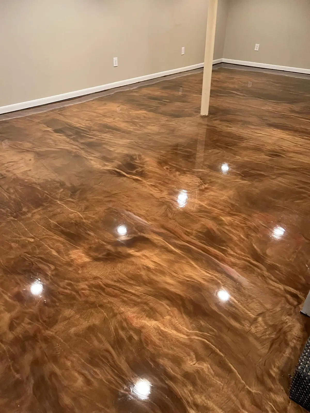 Epoxy flooring contractor in New Jersey installing commercial epoxy floor coating
